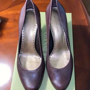Gianni Bini Brown Pumps